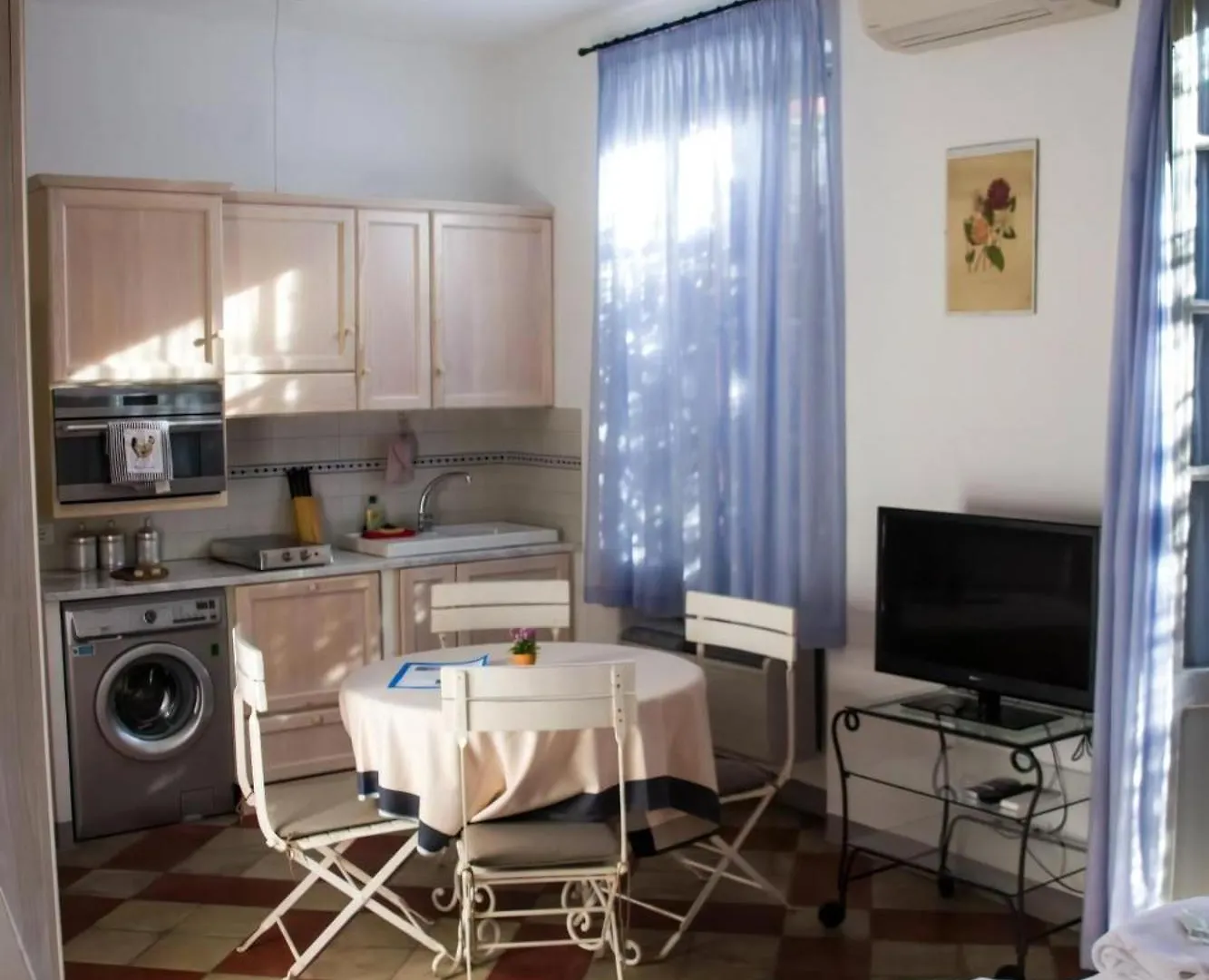 Ca Di Ni Studio Finale Ligure 0*,  Italy